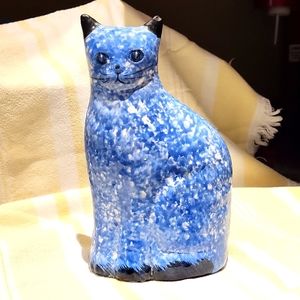 Blue speckled ceramic Americana cat in great condition.